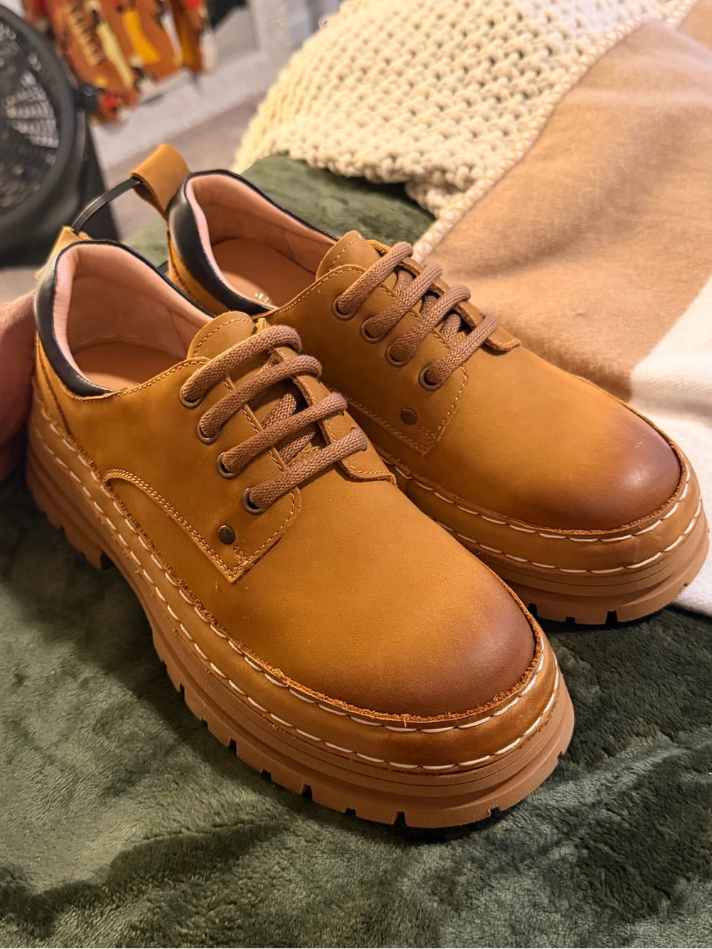 Casual leather Oxfords